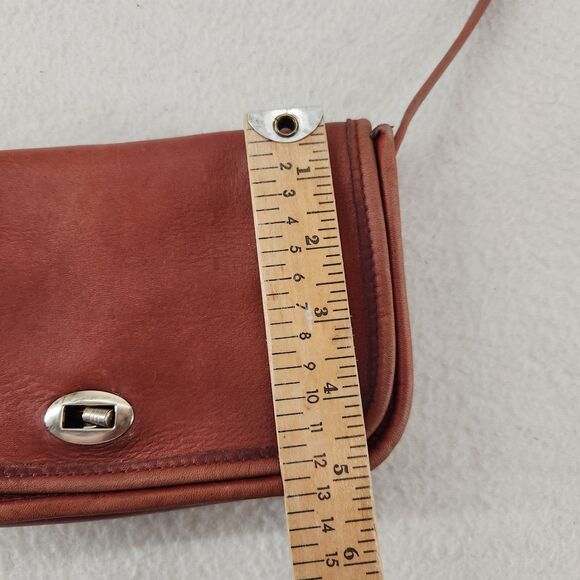 Vintage 70s Brown Leather Crossbody Bag Classic Turnlock Minimalist Quiet Luxury - Picture 8 of 9